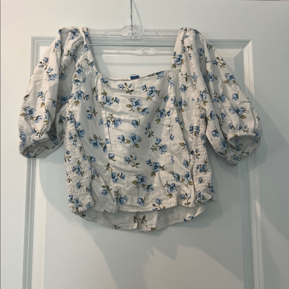 Old Navy Blue and Cream Floral Blouse - Picture 2 of 2